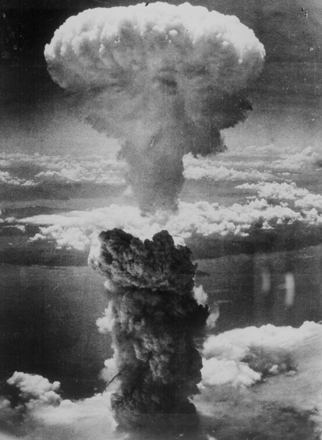 The atomic explosion above Nagasaki, Aug. 9, 1945. (Public domain).
