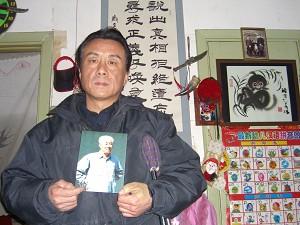 Qi Zhiyong was under house arrest on February 9. During the Chinese New Year holidays, He was mourning the loss of the former Chinese Premier Zhao Ziyang that had been put under house arrest for 16 years because he was against the Tiananmen massacre. (He was unable to attend Zhao's memorial service the previous month because he was also under house arrest then.) (The Epoch Times)