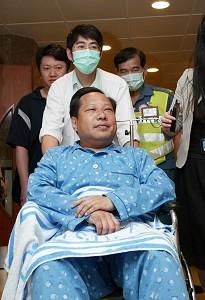 Ho Chun-yan was brutally assaulted in August 2006. (New Epoch Magazine Photo)