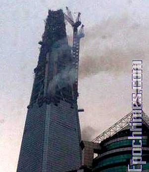 Smoke pours from the burning Shanghai World Financial Center . (The Epoch Times)
