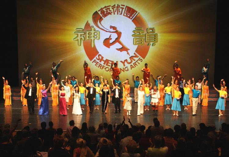 <a><img src="https://www.theepochtimes.com/assets/uploads/2015/09/0909302224391820.jpg" alt="Curtain call at the second performance in Geneva on Sept. 30. (Zhang Yue/The Epoch Times)" title="Curtain call at the second performance in Geneva on Sept. 30. (Zhang Yue/The Epoch Times)" width="320" class="size-medium wp-image-1825922"/></a>
