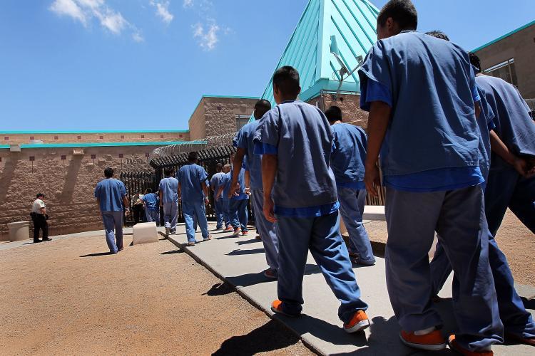 <a><img src="https://www.theepochtimes.com/assets/uploads/2015/09/103173382.jpg" alt="Detained immigrants walk back to their housing units following lunch at the U.S. Immigration and Customs Enforcement (ICE) detention facility on July 30, in Florence, Arizona.  ( John Moore/Getty Images)" title="Detained immigrants walk back to their housing units following lunch at the U.S. Immigration and Customs Enforcement (ICE) detention facility on July 30, in Florence, Arizona.  ( John Moore/Getty Images)" width="320" class="size-medium wp-image-1816303"/></a>