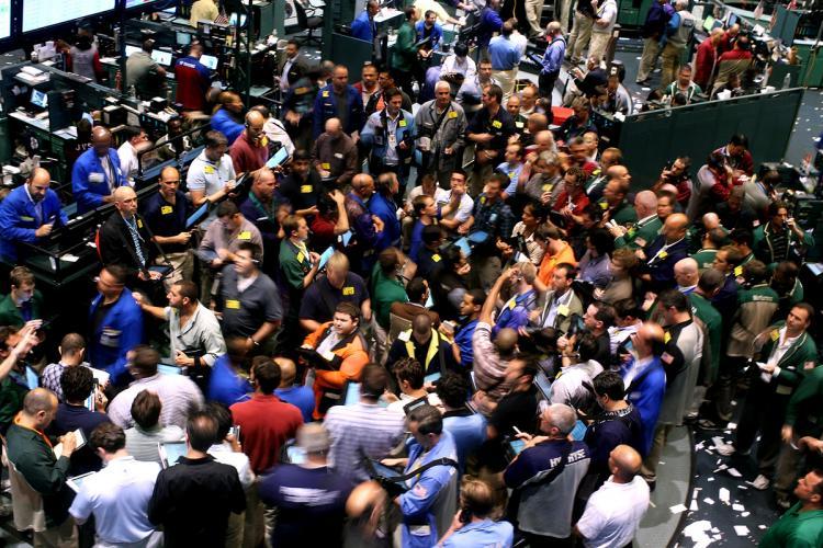 <a><img src="https://www.theepochtimes.com/assets/uploads/2015/09/103234708.jpg" alt="The US stock market tumbled on Thursday after the Department of Labor announced Thursday that initial claims for unemployment benefit rose to 479,000 last week. (Spencer Platt/Getty Images)" title="The US stock market tumbled on Thursday after the Department of Labor announced Thursday that initial claims for unemployment benefit rose to 479,000 last week. (Spencer Platt/Getty Images)" width="320" class="size-medium wp-image-1810642"/></a>