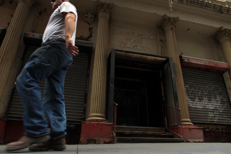 <a><img src="https://www.theepochtimes.com/assets/uploads/2015/09/103407628.jpg" alt="A man walks by the building which is poised to house the Cordoba Initiative Mosque and Cultural Center on August 16, 2010 in New York, New York. (Spencer Platt/Getty Images)" title="A man walks by the building which is poised to house the Cordoba Initiative Mosque and Cultural Center on August 16, 2010 in New York, New York. (Spencer Platt/Getty Images)" width="320" class="size-medium wp-image-1816060"/></a>