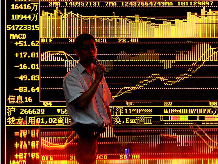 <a><img class="size-large wp-image-1784446" title="An employee of a Shanghai trading house speaks" src="https://www.theepochtimes.com/assets/uploads/2015/09/103425849_Shanghai_stock.jpg" alt="An employee of a Shanghai trading house speaks" width="590" height="442"/></a>