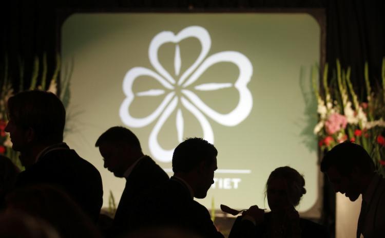 <a><img src="https://www.theepochtimes.com/assets/uploads/2015/09/104271512.jpg" alt="Party members and sympathizers of the Center Party gather in Stockholm, Sweden on September 19, on the eve of the national elections for the Swedish parliament. The Center party is one of the parties forming the governing coalition. (Niklas Larsson/Getty Images )" title="Party members and sympathizers of the Center Party gather in Stockholm, Sweden on September 19, on the eve of the national elections for the Swedish parliament. The Center party is one of the parties forming the governing coalition. (Niklas Larsson/Getty Images )" width="320" class="size-medium wp-image-1814544"/></a>