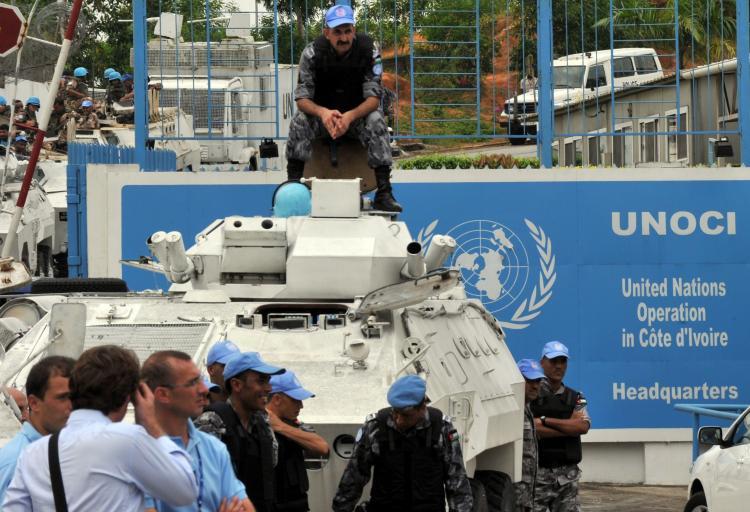 <a><img src="https://www.theepochtimes.com/assets/uploads/2015/09/107695054.jpg" alt="UN peacekeepers in Ivory Coast man their position near a line of barbed wire at the entrance of the UNOCI headquarters in Abidjan on Dec. 20. (Sanogo/AFP/Getty Images)" title="UN peacekeepers in Ivory Coast man their position near a line of barbed wire at the entrance of the UNOCI headquarters in Abidjan on Dec. 20. (Sanogo/AFP/Getty Images)" width="320" class="size-medium wp-image-1810603"/></a>