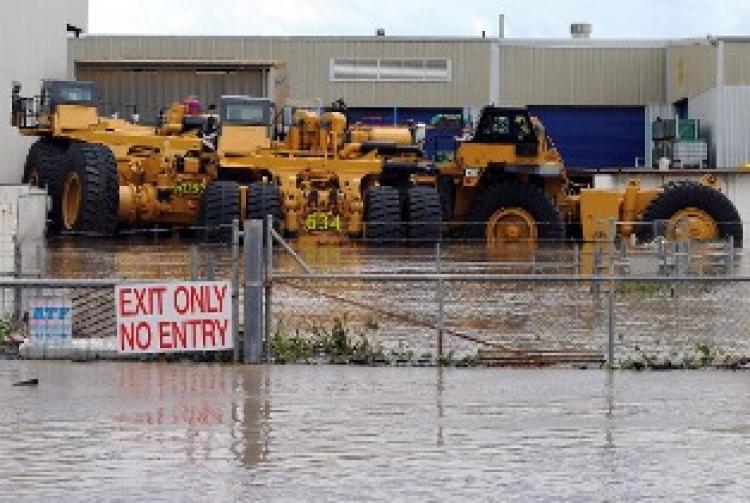<a><img src="https://www.theepochtimes.com/assets/uploads/2015/09/1079046191.jpg" alt="Giant mining trucks are engulfed by flood waters near Rockhampton on January 6 (Getty Images)" title="Giant mining trucks are engulfed by flood waters near Rockhampton on January 6 (Getty Images)" width="320" class="size-medium wp-image-1810035"/></a>
