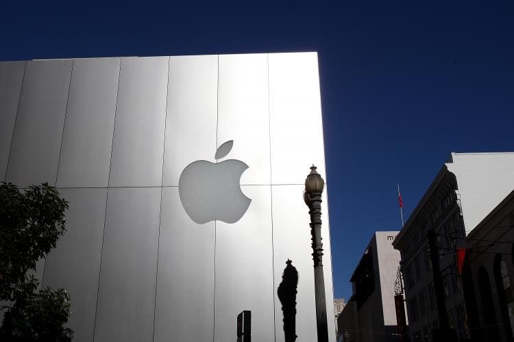 <a><img src="https://www.theepochtimes.com/assets/uploads/2015/09/108122161.jpg" alt="The Apple logo is displayed on the exterior of an Apple retail store on January 18, 2011 in San Francisco, California. (Justin Sullivan/Getty Images)" title="The Apple logo is displayed on the exterior of an Apple retail store on January 18, 2011 in San Francisco, California. (Justin Sullivan/Getty Images)" width="320" class="size-medium wp-image-1802254"/></a>