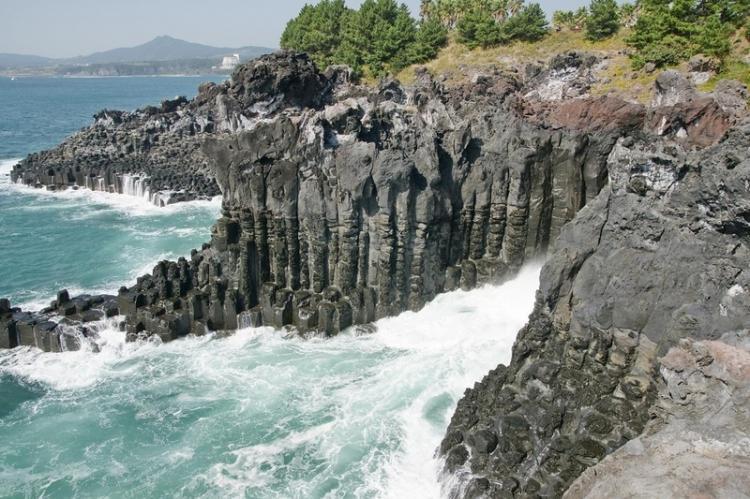 <a><img src="https://www.theepochtimes.com/assets/uploads/2015/09/1103031420341813.jpg" alt="The Jeju Island in South Korea. Recently Five males and four females from a 17-member Chinese tour group defected to South Korea. (Jin Guohuan/The Epoch Times)" title="The Jeju Island in South Korea. Recently Five males and four females from a 17-member Chinese tour group defected to South Korea. (Jin Guohuan/The Epoch Times)" width="320" class="size-medium wp-image-1807167"/></a>