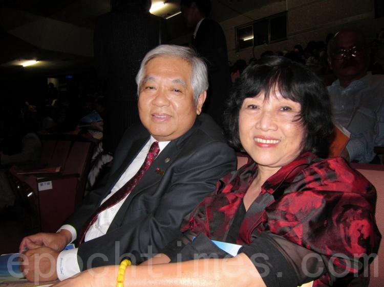 <a><img src="https://www.theepochtimes.com/assets/uploads/2015/09/110406142535100311.jpg" alt="Mr. Tsai Ting-Pang (L) with his wife attended Shen Yun Performing Arts International Company's second show in Kaohsiung, on April 6. (Dai Der-Man/The Epoch Times)" title="Mr. Tsai Ting-Pang (L) with his wife attended Shen Yun Performing Arts International Company's second show in Kaohsiung, on April 6. (Dai Der-Man/The Epoch Times)" width="320" class="size-medium wp-image-1805869"/></a>