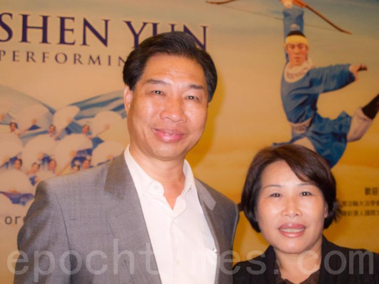 <a><img src="https://www.theepochtimes.com/assets/uploads/2015/09/110407125032100440.jpg" alt="Mr. Chen Shunyong and his wife watched Shen Yun Performing Arts International Company in Kaohsiung, on April 7. (Liao Fenglin/The Epoch Times)" title="Mr. Chen Shunyong and his wife watched Shen Yun Performing Arts International Company in Kaohsiung, on April 7. (Liao Fenglin/The Epoch Times)" width="320" class="size-medium wp-image-1805752"/></a>
