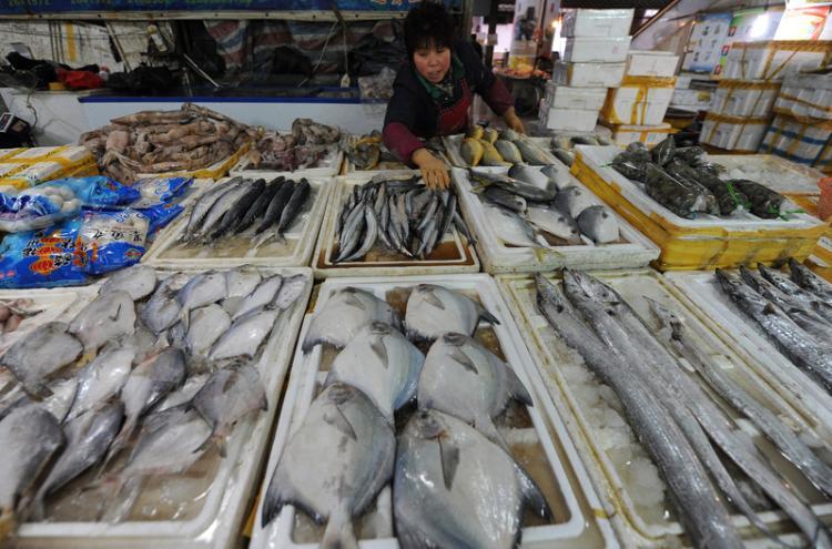 <a><img src="https://www.theepochtimes.com/assets/uploads/2015/09/1104170128002320.jpg" alt="A fish stall in Hefei City. Overuse of antibiotics and fertilizer among farmers is common in China. (STR/Getty Images)" title="A fish stall in Hefei City. Overuse of antibiotics and fertilizer among farmers is common in China. (STR/Getty Images)" width="320" class="size-medium wp-image-1804960"/></a>