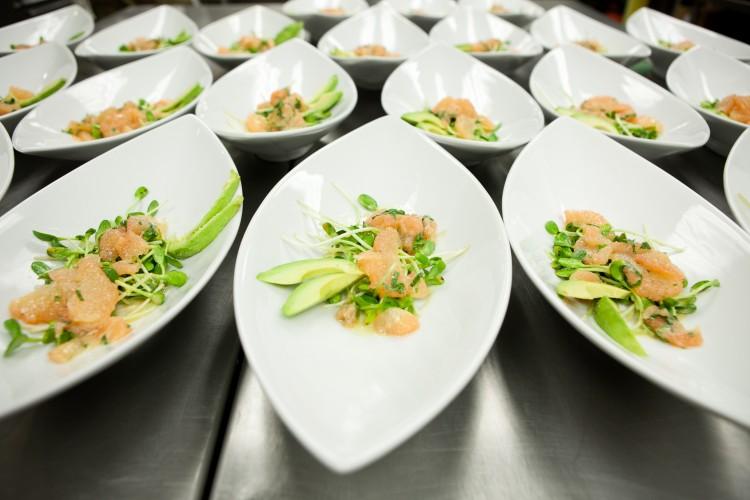 <a><img src="https://www.theepochtimes.com/assets/uploads/2015/09/110484047.jpg" alt="HEALTHY WAYS: Using small plates and making unhealthy food less accessible can help people diet. (Brendan Hoffman/Getty Images for Girl Behind The Camera)" title="HEALTHY WAYS: Using small plates and making unhealthy food less accessible can help people diet. (Brendan Hoffman/Getty Images for Girl Behind The Camera)" width="320" class="size-medium wp-image-1798726"/></a>