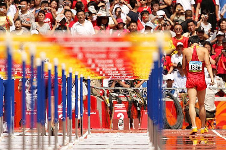 <a><img src="https://www.theepochtimes.com/assets/uploads/2015/09/111hurdlres.jpg" alt="Liu Xiang exits the 110m hurdles preliminary on Aug 18. (Mark Dadswell/Getty Images)" title="Liu Xiang exits the 110m hurdles preliminary on Aug 18. (Mark Dadswell/Getty Images)" width="320" class="size-medium wp-image-1834062"/></a>