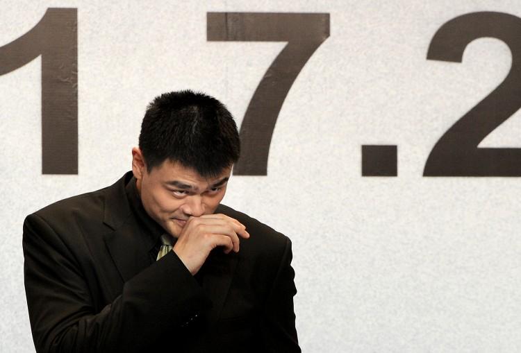 <a><img src="https://www.theepochtimes.com/assets/uploads/2015/09/119408257.jpg" alt="China's most famous basketball player Yao Ming, gestures during a press conference in which he announced his retirement in Shanghai on July 20. (Philipee Lopez/Getty Images)" title="China's most famous basketball player Yao Ming, gestures during a press conference in which he announced his retirement in Shanghai on July 20. (Philipee Lopez/Getty Images)" width="320" class="size-medium wp-image-1800596"/></a>