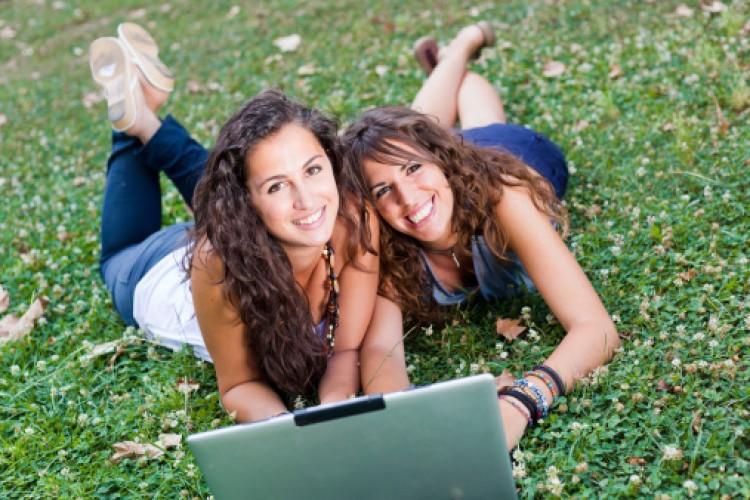 <a><img class="size-medium wp-image-1796121" title="Some brain regions seem to be associated with the number of friends we have, both 'real' and 'virtual.' (UCL) (Photos.com)" src="https://www.theepochtimes.com/assets/uploads/2015/09/119462890.jpg" alt="Some brain regions seem to be associated with the number of friends we have, both 'real' and 'virtual.' (UCL) (Photos.com)" width="320"/></a>