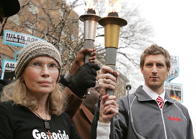<a><img src="https://www.theepochtimes.com/assets/uploads/2015/09/11chhefarrow78358599.jpg" alt="Actress Mia Farrow (L) holds an Olympic-style torch with Olympic speed skater Joey Cheek (R), after arriving at China's embassy as part of a march sponsored by the Save Darfur Coalition to mark International Human Rights Day with a Dream for Darfur Torch (Saul Loeb/AFP/Getty Images)" title="Actress Mia Farrow (L) holds an Olympic-style torch with Olympic speed skater Joey Cheek (R), after arriving at China's embassy as part of a march sponsored by the Save Darfur Coalition to mark International Human Rights Day with a Dream for Darfur Torch (Saul Loeb/AFP/Getty Images)" width="320" class="size-medium wp-image-1834378"/></a>