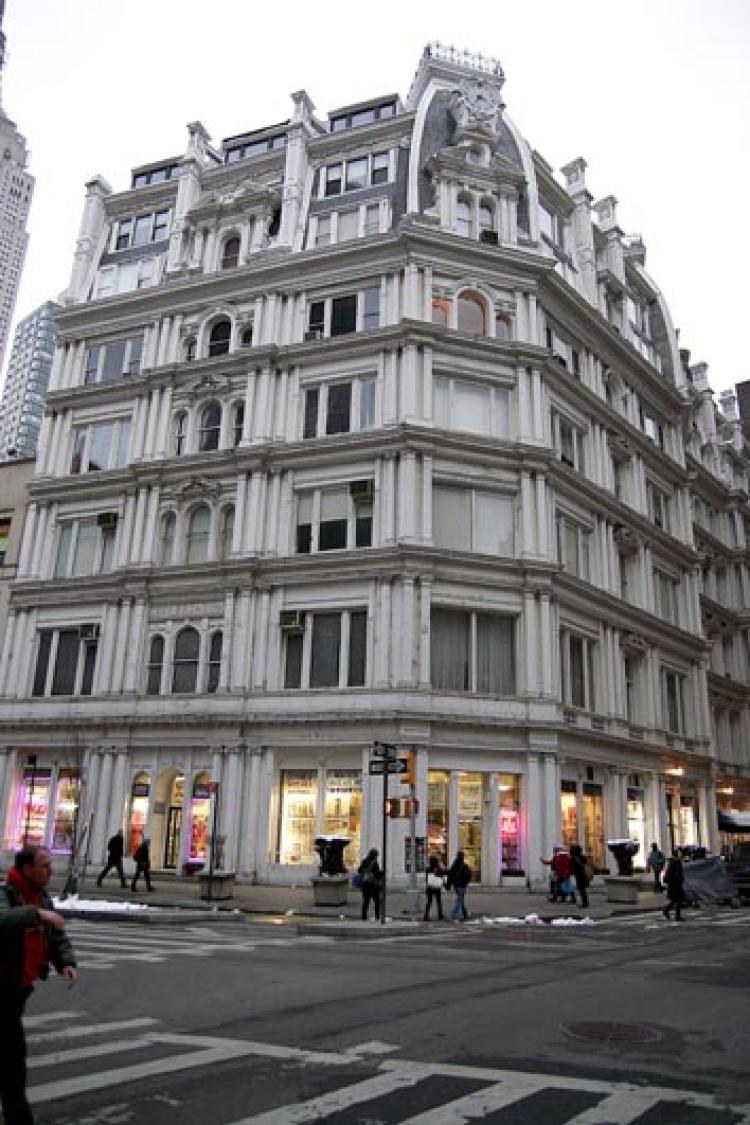 <a><img src="https://www.theepochtimes.com/assets/uploads/2015/09/1200Broadway.jpg" alt="SECOND EMPIRE BAROQUE: Built as the Gilsey House Hotel in 1871, 1200 Broadway is now coop apartments and retail stores. (Tim McDevitt/The Epoch Times)" title="SECOND EMPIRE BAROQUE: Built as the Gilsey House Hotel in 1871, 1200 Broadway is now coop apartments and retail stores. (Tim McDevitt/The Epoch Times)" width="320" class="size-medium wp-image-1807858"/></a>