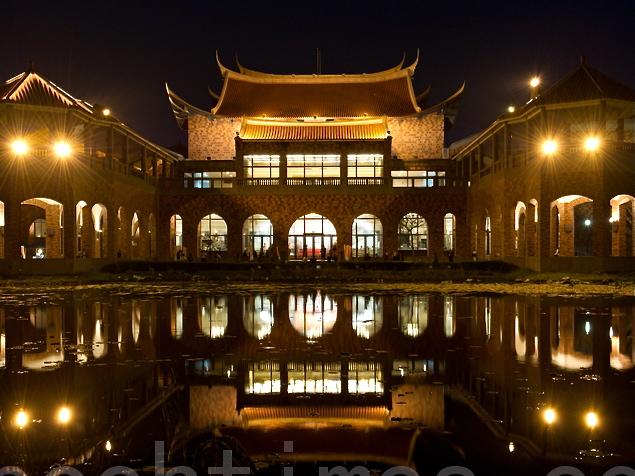 <a><img class="size-large wp-image-1789505" title="Chiayi Performing Arts Center_120404075913100440" src="https://www.theepochtimes.com/assets/uploads/2015/09/120404075913100440.jpg" alt="Chiayi Performing Arts Center" width="590" height="442"/></a>