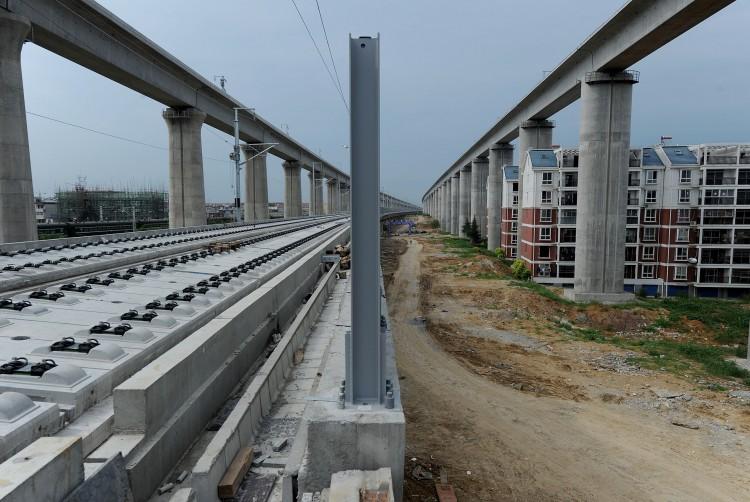 <a><img class="size-medium wp-image-1795326" src="https://www.theepochtimes.com/assets/uploads/2015/09/120810203.jpg" alt="China has suspended all new railway construction projects, as controversy swirls over the nation's high-speed network nearly three weeks after a fatal crash sparked safety concerns. (STR/AFP/Getty Images)" width="200"/></a>