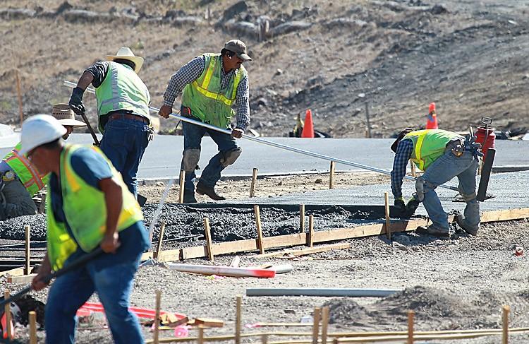 <a><img src="https://www.theepochtimes.com/assets/uploads/2015/09/121249561.jpg" alt="Construction workers smooth concrete for a walkway at a new housing development on Aug. 16 in Petaluma, Calif. The World Economic Forum's annual global competitiveness report showed that the United States fell one place to fifth in the world in business competitiveness. (Justin Sullivan/Getty Images)" title="Construction workers smooth concrete for a walkway at a new housing development on Aug. 16 in Petaluma, Calif. The World Economic Forum's annual global competitiveness report showed that the United States fell one place to fifth in the world in business competitiveness. (Justin Sullivan/Getty Images)" width="575" class="size-medium wp-image-1797609"/></a>