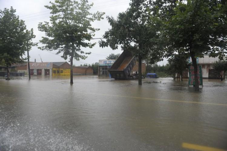 <a><img src="https://www.theepochtimes.com/assets/uploads/2015/09/125607525-2.jpg" alt="A flooded schoolyard is seen on Sept. 18 in Zhouzhi County, Shaanxi Province of China.  (ChinaFotoPress/Getty Images)" title="A flooded schoolyard is seen on Sept. 18 in Zhouzhi County, Shaanxi Province of China.  (ChinaFotoPress/Getty Images)" width="320" class="size-medium wp-image-1797443"/></a>