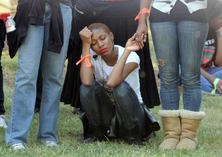 <a><img src="https://www.theepochtimes.com/assets/uploads/2015/09/125964229.jpg" alt="A demonstrator pauses while calling for Georgia state officials to halt the scheduled execution of convicted cop killer Troy Davis. Davis was eventually executed on Wednesday night.  (Erik S. Lesser/AFP/Getty Images)" title="A demonstrator pauses while calling for Georgia state officials to halt the scheduled execution of convicted cop killer Troy Davis. Davis was eventually executed on Wednesday night.  (Erik S. Lesser/AFP/Getty Images)" width="575" class="size-medium wp-image-1797369"/></a>