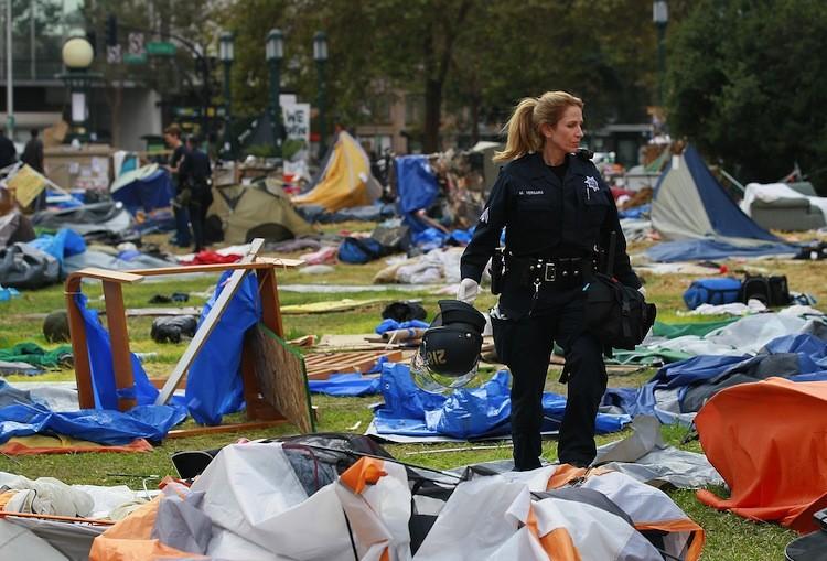 <a><img src="https://www.theepochtimes.com/assets/uploads/2015/09/130251624.jpg" alt="An Oakland police officer walks through the remains of the Occupy Oakland camp on Oct. 25 in Calif. Oakland police with other police agencies shut down the two-week-old camp that city officials said was a hazard. (Justin Sullivan/Getty Images)" title="An Oakland police officer walks through the remains of the Occupy Oakland camp on Oct. 25 in Calif. Oakland police with other police agencies shut down the two-week-old camp that city officials said was a hazard. (Justin Sullivan/Getty Images)" width="575" class="size-medium wp-image-1795852"/></a>