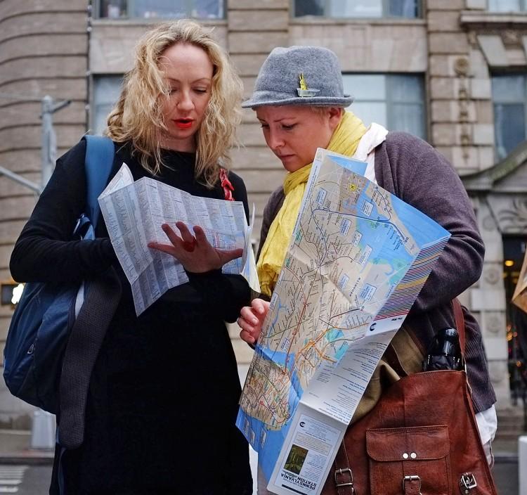 <a><img class="size-medium wp-image-1794472" title="Tourists in New York City" src="https://www.theepochtimes.com/assets/uploads/2015/09/136054430_tourists.jpg" alt="" width="350" height="328"/></a>