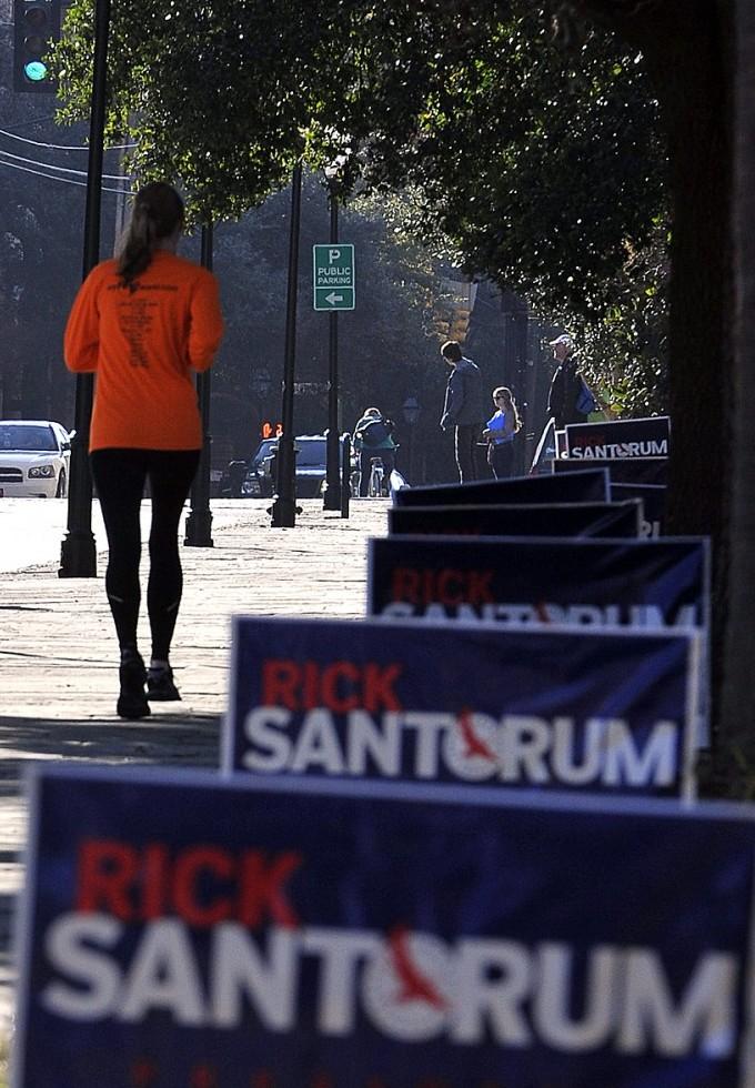 <a><img class="size-medium wp-image-1792956" title="A woman jogs on January 19, 2012, next t" src="https://www.theepochtimes.com/assets/uploads/2015/09/137361800.jpg" alt="" width="310" height="449"/></a>