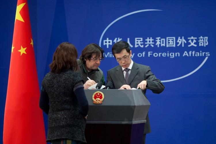 <a><img class="size-medium wp-image-1787978" title="Liu Weimin, the spokesman of China's Ministry of Foreign Affairs" src="https://www.theepochtimes.com/assets/uploads/2015/09/139051154.jpg" alt="Liu Weimin, the spokesman of China's Ministry of Foreign Affairs" width="350" height="262"/></a>