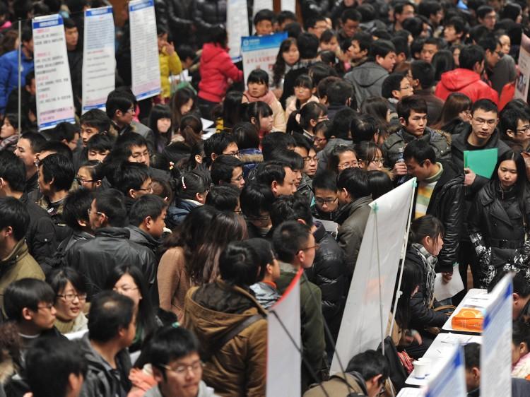 <a><img class="size-large wp-image-1773512" src="https://www.theepochtimes.com/assets/uploads/2015/09/139927295.jpg" alt="job seekers flock to an employment fair in Hefei" width="590" height="442"/></a>