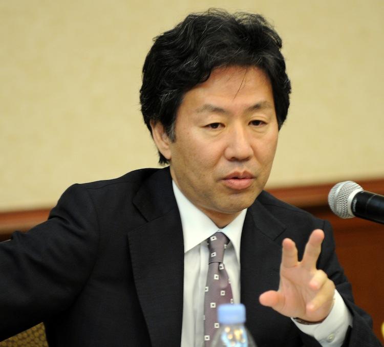 <a><img class="size-large wp-image-1786623" title="Japanese Finance Minister Jun Azumi gestures as he speaks during a press conference in Manila, the Philippines, on May 3. (Ted Aljibe/AFP/GettyImages)" src="https://www.theepochtimes.com/assets/uploads/2015/09/143713586.jpg" alt="" width="590" height="441"/></a>