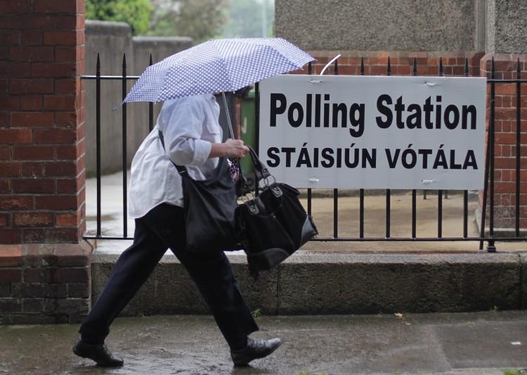 <a><img class="size-large wp-image-1786777" title="A voter arrives at a polling station to vote in the referendum on the European fiscal treaty in Dublin, Ireland on May 31, 2012. Ireland is the only one of 25 nations which is putting the fiscal pact to a national vote. The pact, signed by all EU members except the Czech Republic and the UK, allows EU member states to co-ordinate their budget policies and impose penalties on rule-breakers." src="https://www.theepochtimes.com/assets/uploads/2015/09/1454785311.jpg" alt="A voter arrives at a polling station to vote in the referendum on the European fiscal treaty in Dublin, Ireland on May 31, 2012. Ireland is the only one of 25 nations which is putting the fiscal pact to a national vote. The pact, signed by all EU members except the Czech Republic and the UK, allows EU member states to co-ordinate their budget policies and impose penalties on rule-breakers." width="590" height="419"/></a>