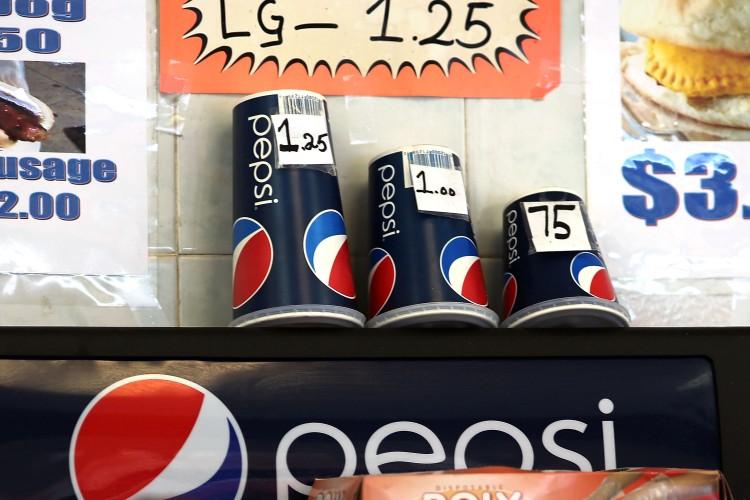 <a><img class="size-medium wp-image-1786184" title="Bloomberg Moves To Ban Sugary Drinks In NYC Restaurants And Movie Theaters" src="https://www.theepochtimes.com/assets/uploads/2015/09/145545678.jpg" alt="Various sizes of soft drink cups sit on a beverage dispenser in a fast food restaurant on June 1" width="350" height="233"/></a>
