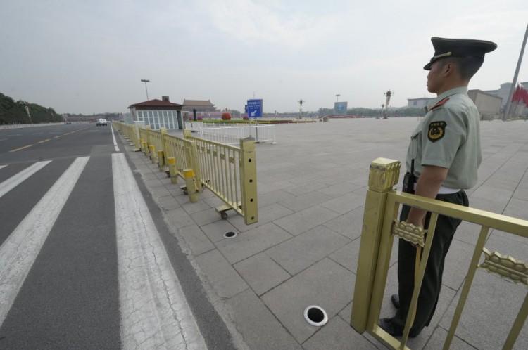 <a><img class="size-large wp-image-1786463" title="A Chinese paramilitary police stands gua" src="https://www.theepochtimes.com/assets/uploads/2015/09/145829600.jpg" alt="" width="590" height="392"/></a>