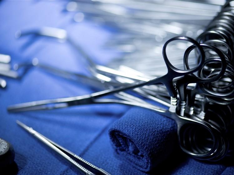 <a><img class="size-large wp-image-1780666" src="https://www.theepochtimes.com/assets/uploads/2015/09/147206291.jpg" alt="surgical instruments" width="590" height="442"/></a>
