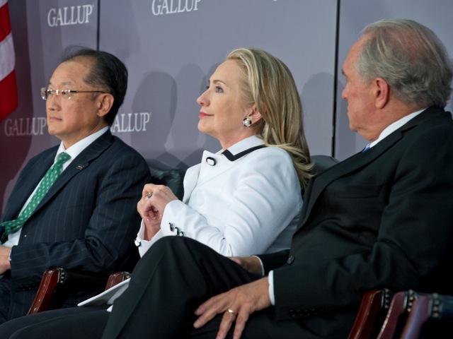 <a><img class="size-large wp-image-1784020" title="148772413" src="https://www.theepochtimes.com/assets/uploads/2015/09/148772413.jpeg" alt="U.S. Secretary of State Hillary Rodham Clinton (C)" width="590" height="442"/></a>