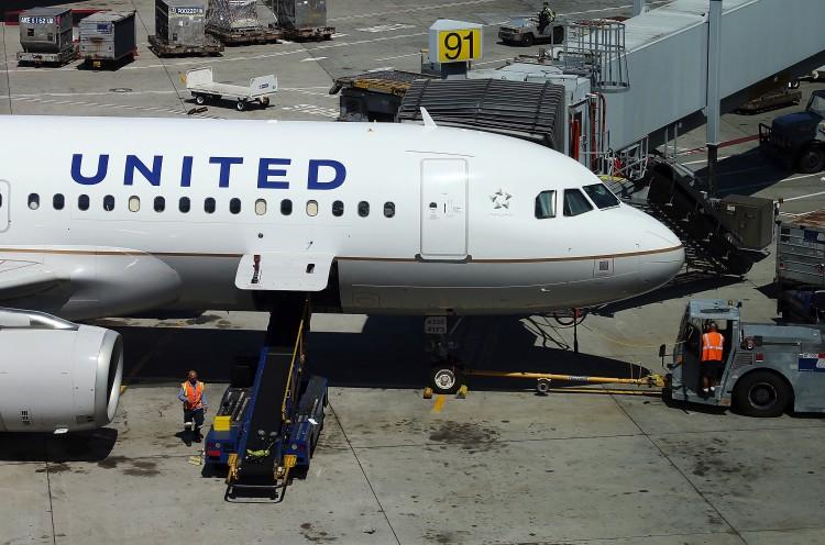 <a><img class="size-large wp-image-1782061" title="United Continental" src="https://www.theepochtimes.com/assets/uploads/2015/09/149305055.jpg" alt="" width="590" height="390"/></a>