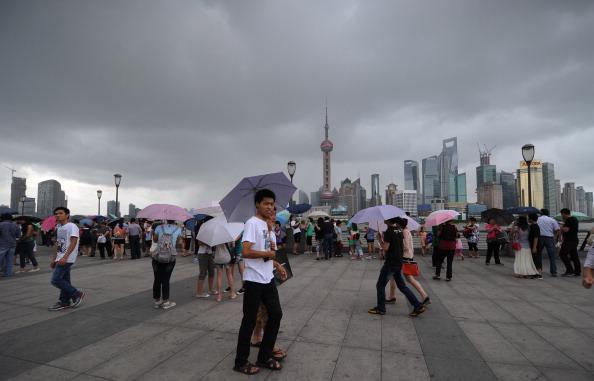 <a><img class="size-large wp-image-1783082" title="People walk along the Bund as storm clou" src="https://www.theepochtimes.com/assets/uploads/2015/09/149666675.jpg" alt="People walk along the Bund as storm clouds gather over the Huangpu River in Shanghai on August 2, 2012.  (Peter Parks/AFP/GettyImages)" width="590" height="378"/></a>