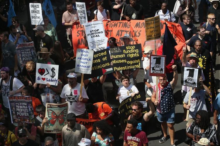 <a><img class="size-large wp-image-1782498" title="DNC protest" src="https://www.theepochtimes.com/assets/uploads/2015/09/151158913.jpg" alt="" width="590" height="393"/></a>