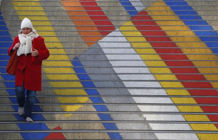<a><img class="size-large wp-image-1773819" src="https://www.theepochtimes.com/assets/uploads/2015/09/157452557.jpg" alt="A woman walks down the colored steps of the Albertina museum" width="590" height="379"/></a>