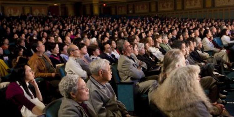 <a><img src="https://www.theepochtimes.com/assets/uploads/2015/09/1_20090101-LosAngeles-MarkZou-Audience21.jpg" alt=" (Mark Zou/The Epoch Times)" title=" (Mark Zou/The Epoch Times)" width="320" class="size-medium wp-image-1831858"/></a>