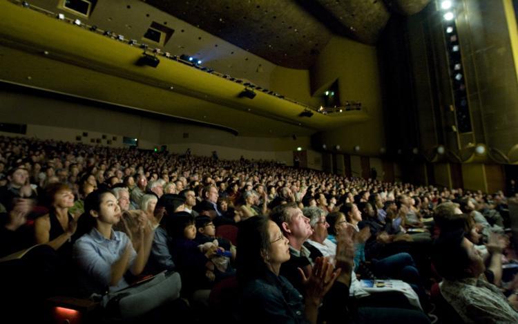 <a><img src="https://www.theepochtimes.com/assets/uploads/2015/09/1__MA_7870LaRevS.jpg" alt="The audience at the San Jose Center for the Performing Arts, on Wednesday night." title="The audience at the San Jose Center for the Performing Arts, on Wednesday night." width="320" class="size-medium wp-image-1817134"/></a>