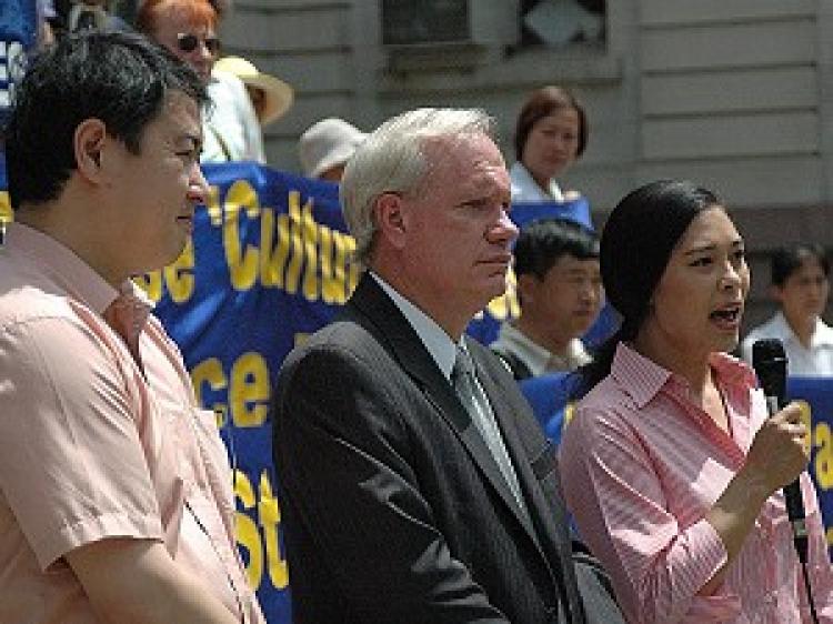<a><img src="https://www.theepochtimes.com/assets/uploads/2015/09/2008-7-11-zhanfgavelladjolnycki.jpg" alt="(From left) Falun Gong spokesperson, Erping Zhang, Council Member Tony Avella, and event host Tysan Dolnyckyj, address the rally from the steps of New York City Hall. ((Joshua Philipp/The Epoch Times))" title="(From left) Falun Gong spokesperson, Erping Zhang, Council Member Tony Avella, and event host Tysan Dolnyckyj, address the rally from the steps of New York City Hall. ((Joshua Philipp/The Epoch Times))" width="320" class="size-medium wp-image-1804674"/></a>
