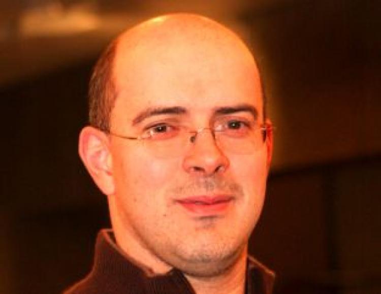 <a><img src="https://www.theepochtimes.com/assets/uploads/2015/09/20090102_OTW_paulo_1_matt2.jpg" alt="Dr. Antunes at the Divine Performing Arts performance in Ottawa. (The Epoch Times)" title="Dr. Antunes at the Divine Performing Arts performance in Ottawa. (The Epoch Times)" width="320" class="size-medium wp-image-1831827"/></a>