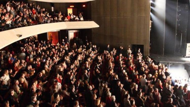 <a><img src="https://www.theepochtimes.com/assets/uploads/2015/09/20090117_Montreal_Day2_show1_IMG_9489_Evan.jpg" alt=" (The Epoch Times)" title=" (The Epoch Times)" width="320" class="size-medium wp-image-1831278"/></a>