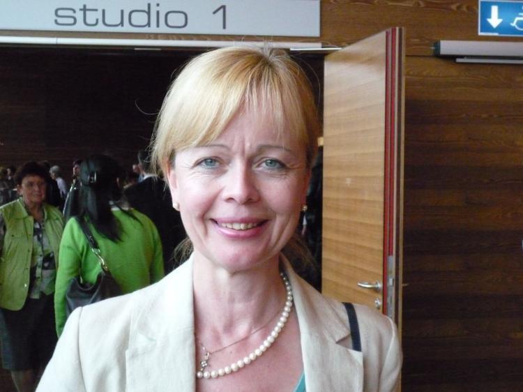 <a><img src="https://www.theepochtimes.com/assets/uploads/2015/09/20090405_Wien01_AlexanderHamrle_UssnerMonika2_ArtikelAltexanderHamrle.jpg" alt="Ms. Ussner after enjoying Shen Yun, Vienna, April 5 (Alexander Hamrle/The Epoch Times)" title="Ms. Ussner after enjoying Shen Yun, Vienna, April 5 (Alexander Hamrle/The Epoch Times)" width="320" class="size-medium wp-image-1828968"/></a>