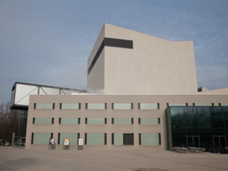 <a><img src="https://www.theepochtimes.com/assets/uploads/2015/09/2010-03-23-l--Bregenz-Theater.jpg_new.jpg" alt="The Bregenzer Festspielhaus (Festival House), with its newly renovated large hall of dark acacia wood and red chairs exudes elegance, the perfect venue for the renowned Shen Yun Company. (Jason Wang/The Epoch Times)" title="The Bregenzer Festspielhaus (Festival House), with its newly renovated large hall of dark acacia wood and red chairs exudes elegance, the perfect venue for the renowned Shen Yun Company. (Jason Wang/The Epoch Times)" width="320" class="size-medium wp-image-1821863"/></a>